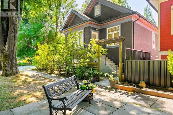 4399 Quebec Street, Vancouver, BC V5V3L4 Photo 2