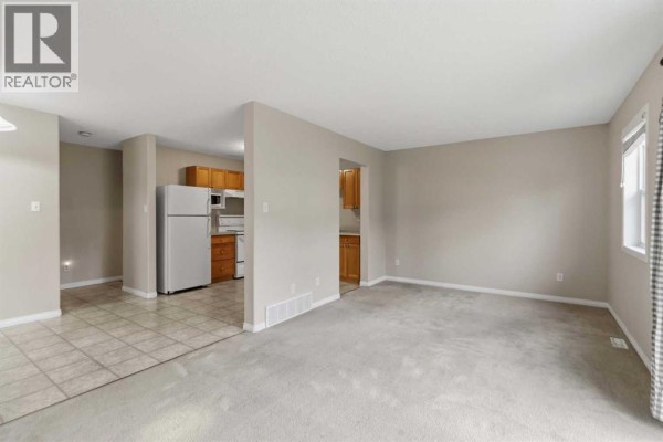 Bedroom - 44, 100 St. Laurent Way, Fort Mcmurray, AB T9K1R4 Photo 3