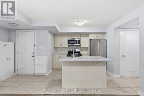 Kitchen - 44 - 2315 Sheppard Avenue W, Toronto, ON M9M0E8 Photo 4