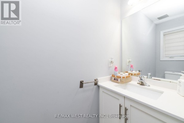 Bedroom 2 - 44 - 324 Equestrian Way, Cambridge, ON N3E0E2 Photo 5