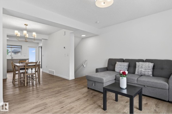 Kitchen - #44 1025 Secord Pm Nw, Edmonton, AB T5T7V4 Photo 3