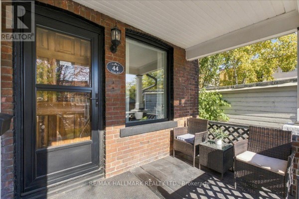 Kitchen - 44 Baltic Avenue, Toronto, ON M4J1S2 Photo 4