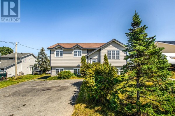 Family room - 44 Battens Road, Conception Bay South, NL A1X2A5 Photo 2