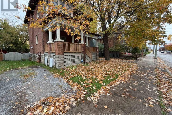 44 Cambridge Street N, Kawartha Lakes, ON K9V4C7 Photo 3