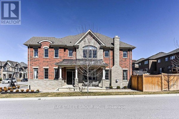Kitchen - 44 Clara May Avenue, East Gwillimbury, ON L9N0R4 Photo 3