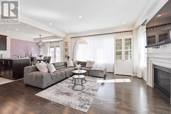 Eating area - 44 Clara May Avenue, East Gwillimbury, ON L9N0R4 Photo 5