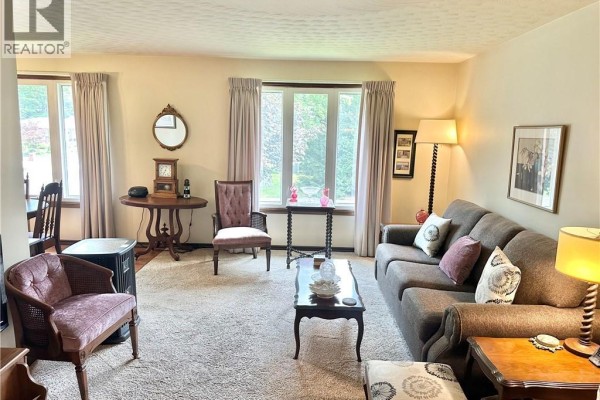 Family room - 44 Douglas Avenue, Simcoe, ON N3Y4W8 Photo 5