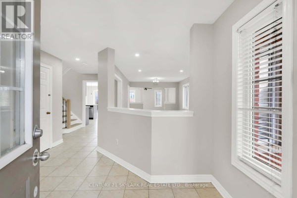 Family room - 44 Fallstar Crescent, Brampton, ON L7A2J6 Photo 5