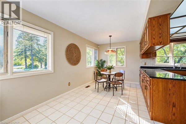 Kitchen - 44 Greensview Drive, Kitchener, ON N2P2E6 Photo 5
