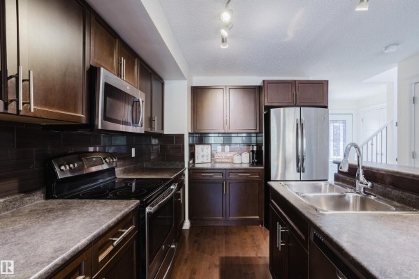 Dining room - 44 Hamilton Ct, Spruce Grove, AB T7X0K4 Photo 2