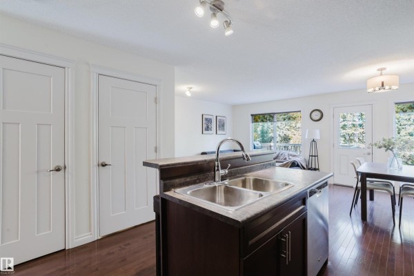 Kitchen - 44 Hamilton Ct, Spruce Grove, AB T7X0K4 Photo 3