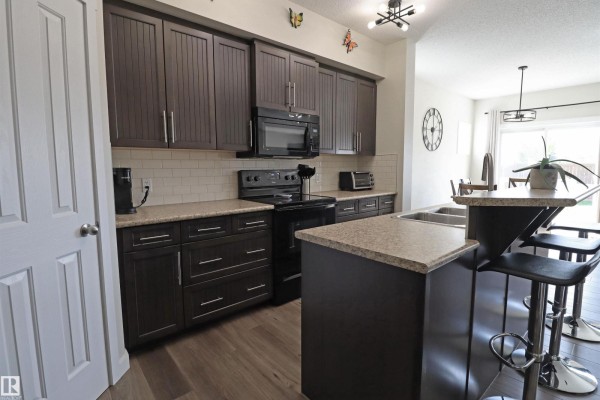 Kitchen - 44 Hartwick Mr, Spruce Grove, AB T7X0L8 Photo 2