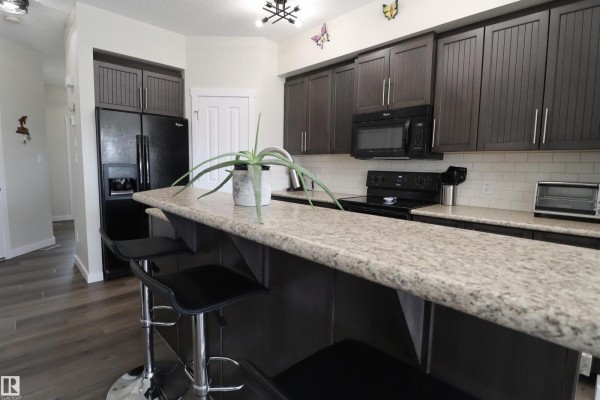 Family room - 44 Hartwick Mr, Spruce Grove, AB T7X0L8 Photo 3