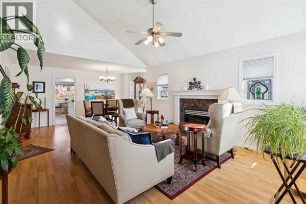 Living room - 44 Inglewood Landing Se, Calgary, AB T2G5K5 Photo 3