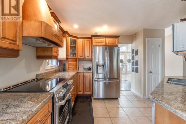 4pc Ensuite bath - 44 Kiandra Court, Sudbury, ON P3A6C3 Photo 5