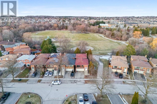 44 Lakecrest Trail, Brampton, ON, photo 3