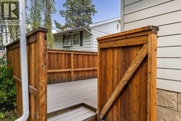 4pc Bathroom - 44 Lynndale Road Se, Calgary, AB T2C0T2 Photo 3