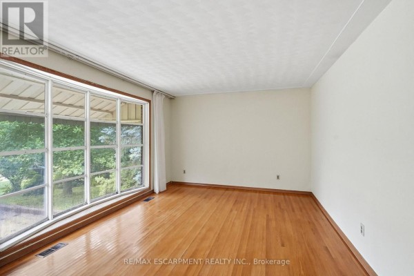 Primary Bedroom - 44 Mcdonald Court, Hamilton, ON L9H7C4 Photo 5