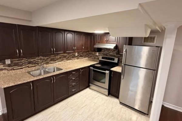 44 Perkins Drive, Brampton, ON L7A3V6 Photo 5