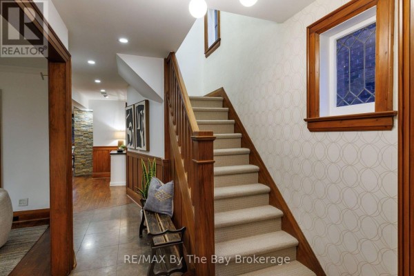 Primary Bedroom - 44 Rambert Crescent, Toronto, ON M6S1E6 Photo 4