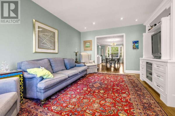 Dining room - 44 Ridge Hill Drive, Toronto, ON M6C2J4 Photo 5