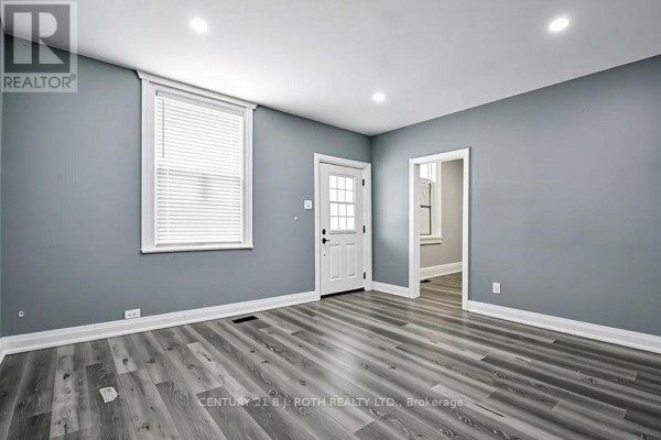 44 Sanford Street, Barrie, ON, photo 3