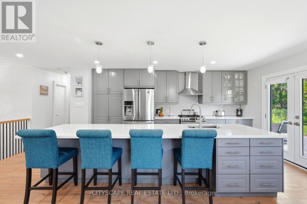 Living room - 44 Stonehill Boulevard, East Gwillimbury, ON L9N1E3 Photo 3