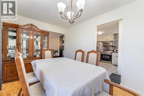 4pc Bathroom - 44 Templehill Drive Ne, Calgary, AB T1Y4C3 Photo 5
