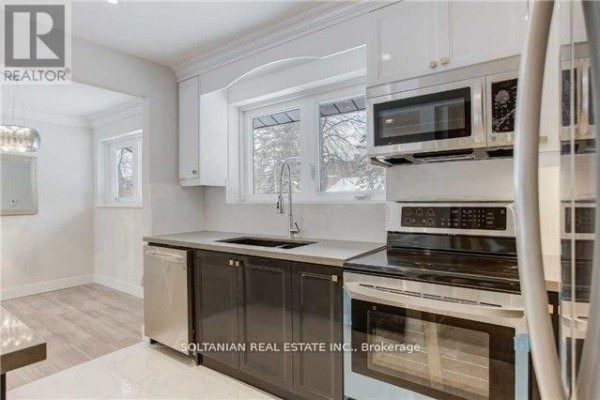 Bedroom 3 - 44 Tremont Crescent, Toronto, ON M3B2S2 Photo 4