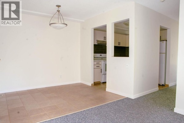 Dining room - 44 Whiteshield Crescent S Unit# 301, Kamloops, BC V2E2J1 Photo 5