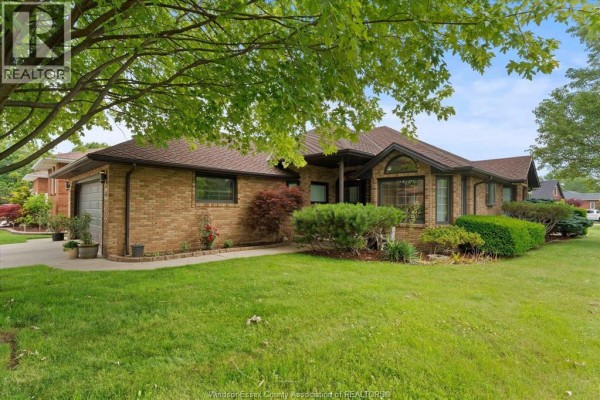 5pc Ensuite bath - 44 Worchester, Leamington, ON N8H5C1 Photo 2