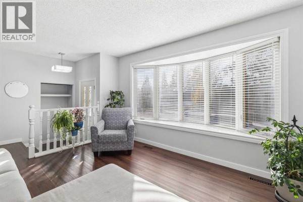 Family room - 440 Lynnover Way Se, Calgary, AB T2C1L1 Photo 5