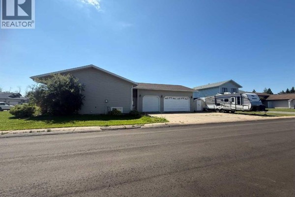 4pc Bathroom - 4400 44 Street, High Prairie, AB T0G1E0 Photo 3