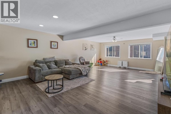 Foyer - 4404 5th Avenue, Prince George, BC V2M0A7 Photo 2