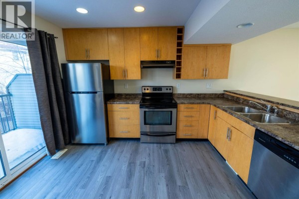 Kitchen - 4404 5th Avenue, Prince George, BC V2M0A7 Photo 4