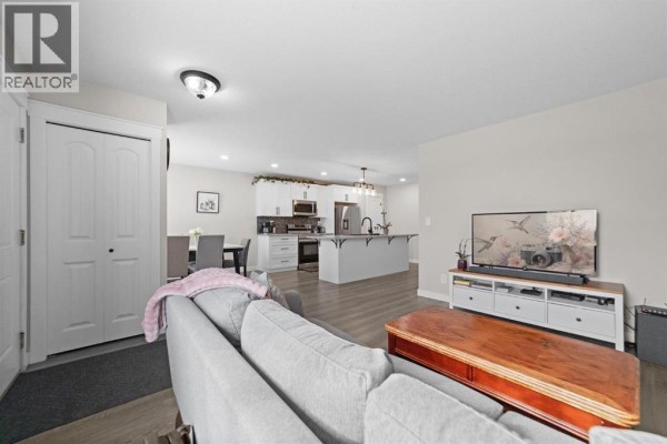 Bedroom - 4408b 73 Street, Camrose, AB T4V5E1 Photo 5