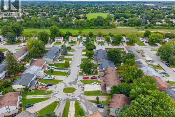 441 Cardiff Place, Sarnia, ON, photo 2