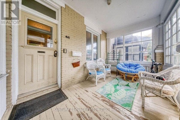 Kitchen - 441 Delaware Avenue, Toronto, ON M6H2V1 Photo 3