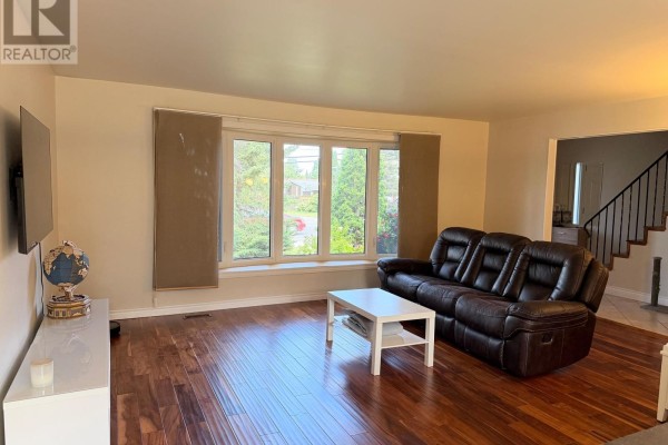 441 Ross Avenue E, Timmins, ON, photo 2