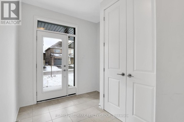Kitchen - 441 Turmeric Court, Ottawa, ON K2S2X8 Photo 3