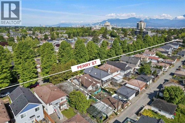 4412 Perry Street, Vancouver, BC V5N3X5 Photo 4