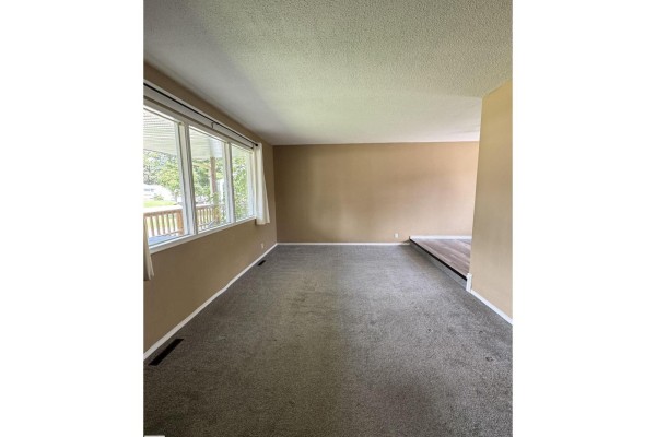 Kitchen - 4413 51 St, Vegreville, AB T9C1A4 Photo 3