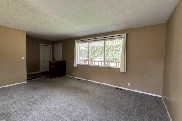Primary Bedroom - 4413 51 St, Vegreville, AB T9C1A4 Photo 5