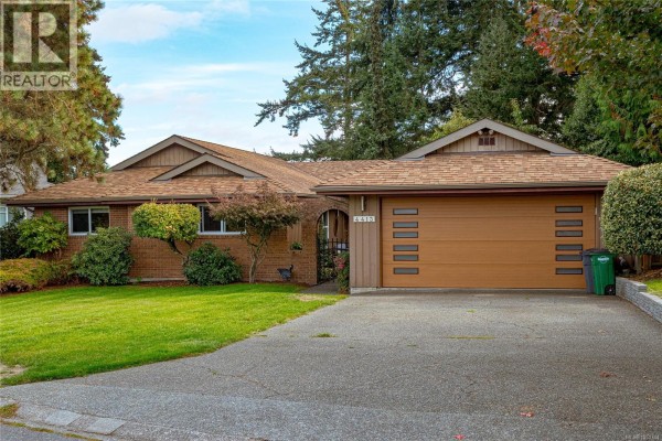 4413 Strom Ness Pl, Saanich, BC, photo 2