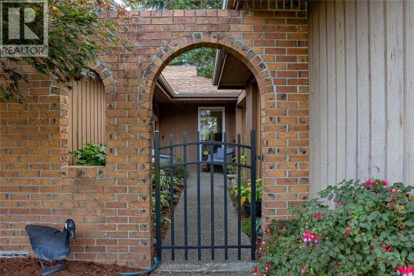 4413 Strom Ness Pl, Saanich, BC, photo 3