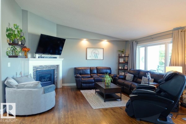 Den - 4420 56 Av, Lamont, AB T0B2R0 Photo 4