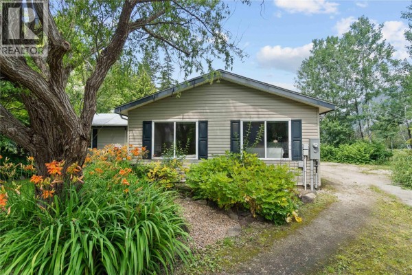 Full bathroom - 4421 73 Avenue Ne, Salmon Arm, BC V0E1K0 Photo 3