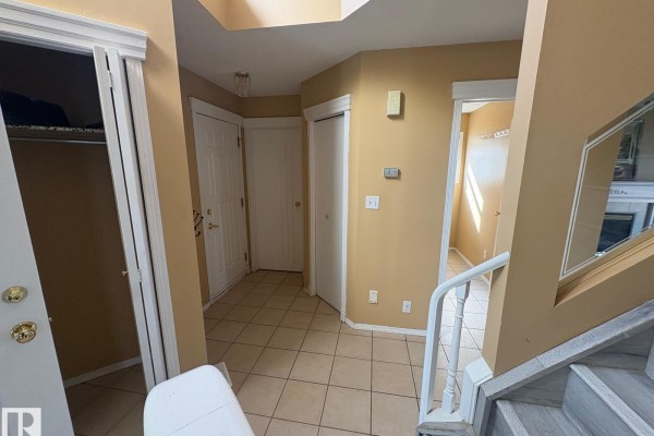 Family room - 4424 28a St Nw Nw, Edmonton, AB T6T1K1 Photo 4
