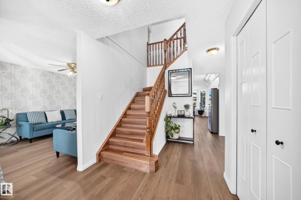 Family room - 4424 33 St Nw, Edmonton, AB T6T1E9 Photo 4