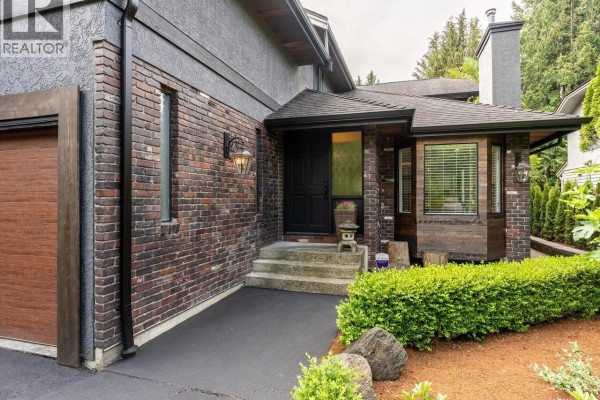 4426 Marine Drive, West Vancouver, BC V7W2N9 Photo 3